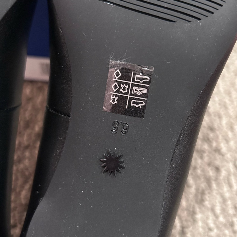 BNWT Stuart Weitzman Dancer 75 Pumps in Black - Size 6.5 - Picture 10 of 11